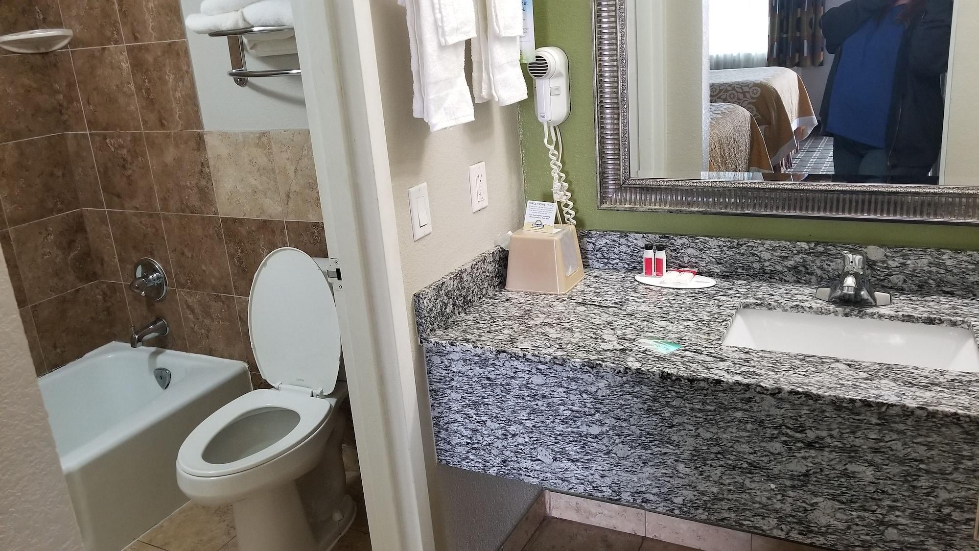 Days Inn West Memphis Bagian luar foto